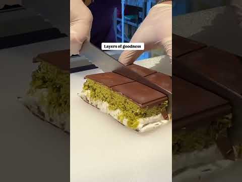 Trying Dubai's viral Kunafa chocolate Ice Cream
