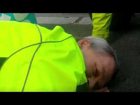 Absolute Bellend Glues Himself to the Floor; Face and All in Support of #INSULATEBRITAIN