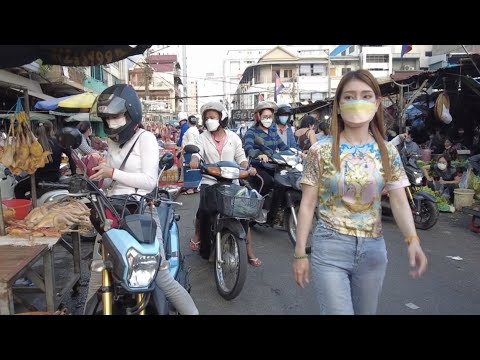 Evening market scene at Toul Tompoung Market | Market Tour
