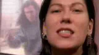The Breeders - Shocker in Gloomtown
