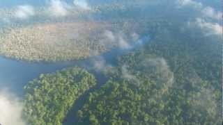 preview picture of video 'Aterrizaje en el aeropuerto de Iquitos'