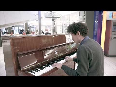 Piano Medley at Hamburg Shopping Mall – Thomas Krüger