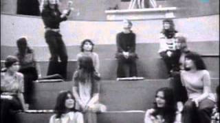 Omega:Olyan szépen mosolygott....