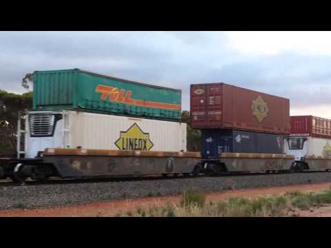 7PM5 crossing 6MP4 at Zanthus.