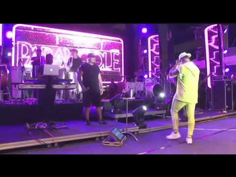 Abaixa que é tiro  Sheila Carvalho e Sheila Melo