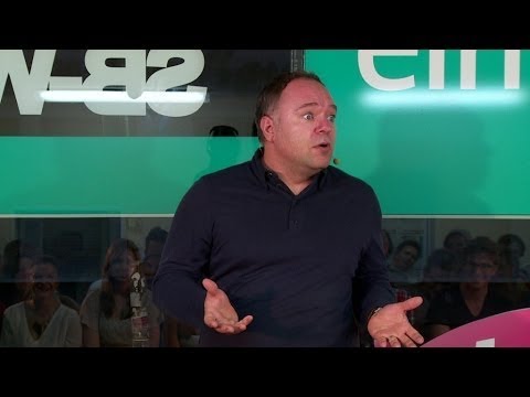 Serhat Dogan im Männercafé - Nightwash live