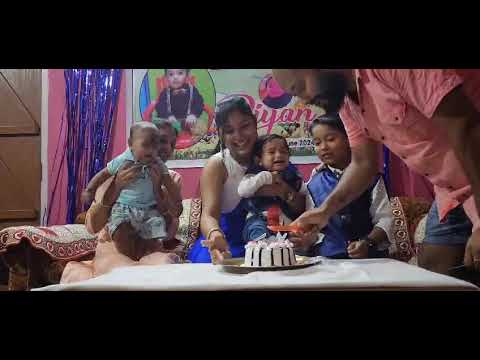 riyan's 1st Birthday.. cake cut