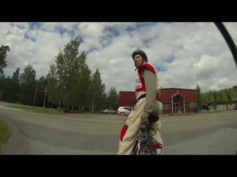 VT kaa pyöräilemässä