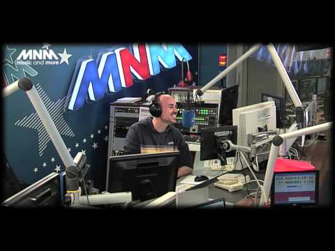 MNM: Wat doet Thibaut Renard nu? Nieuwslezeres Leen De Ridder krijgt er de slappe lach van.