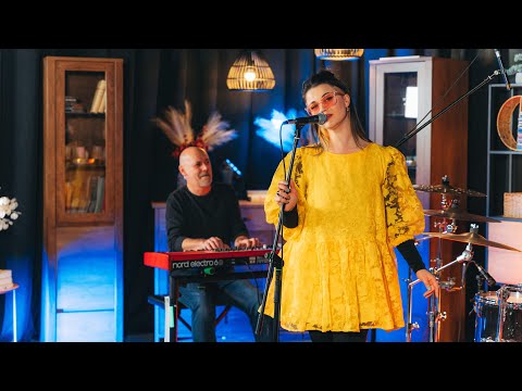 Anna Moor - Genovia (live @ TOP MUSIC DESK)