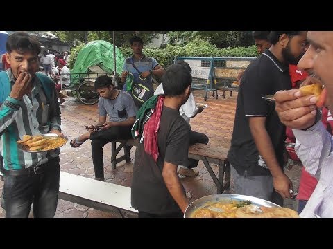 5 Kachori with Ghugni Only 20 Rs | Kolkata Dharmatala Bus Stand Video