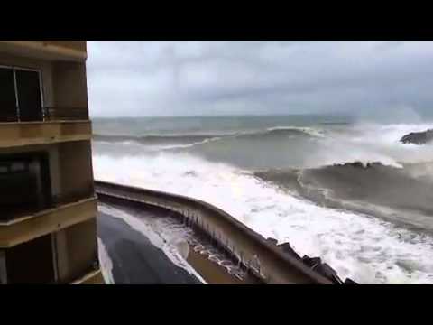 Big waves. Olas gigantes en San Sebastian. Krixton olatuak Donostian