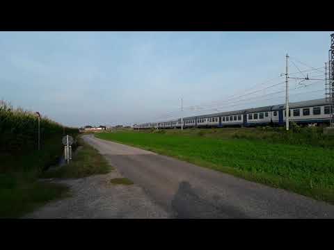 Regionale veloce Torino porta nuova-Cuneo in transito nei pressi di Maddalene