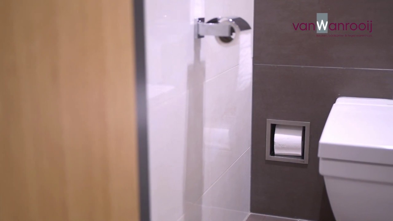 Toiletrol in de wand