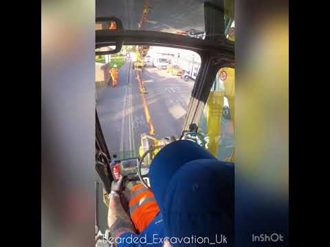 Working at havant level crossing . Tandem lifting rail and on tracking rrv