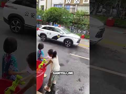 Polislere Su Sıkan Çocukların Komik Anları 😂🚔💦