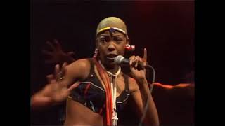 Download lagu Lebo Mathosa Umentshisi live mp3