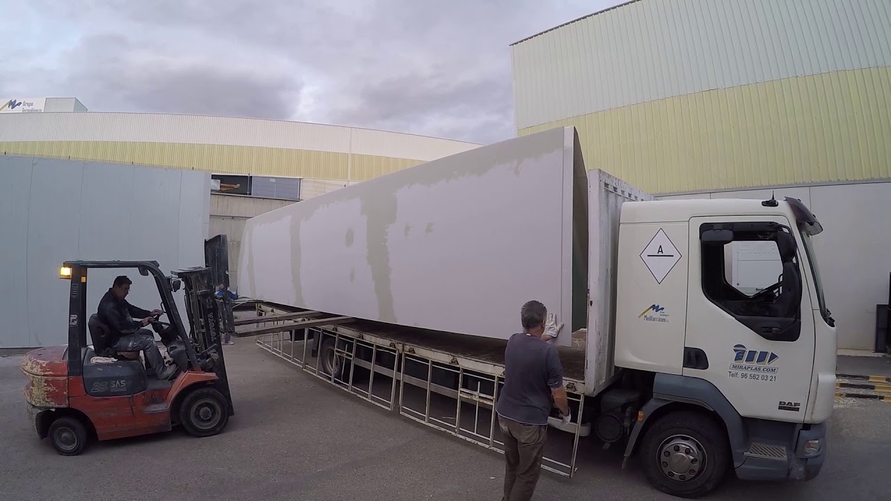 Manufacture and assembly of the canopy for the office building
