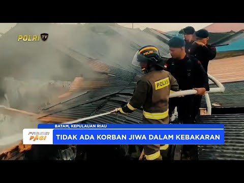 RESPONS CEPAT SATBRIMOB POLDA KEPRI EVAKUASI DAN PADAMKAN KEBAKARAN RUMAH