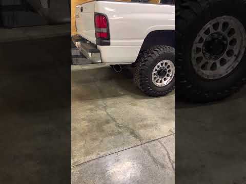 2001 24valve Cummins fleece cheetah turbo, 5 inch straight pipe, 100hp injectors and Edge