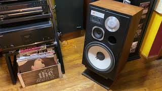Video thumbnail for JBL L112 by rodrigo mery