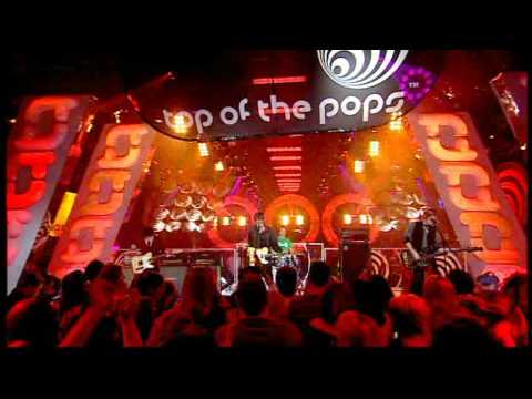 Graham Coxon - Standing On My Own Again live (totp 02-05-2006)