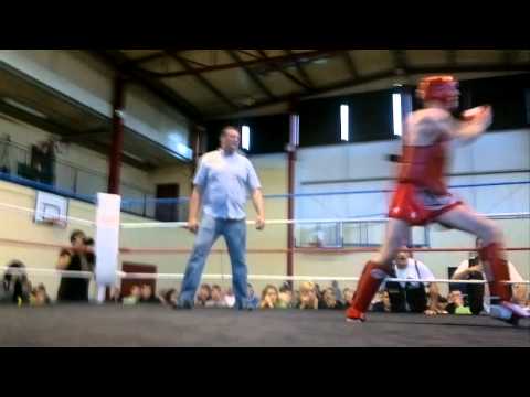 Joey Burnett V John Scott Muay Thai Mayhen Clonmel 20th Aug 2011
