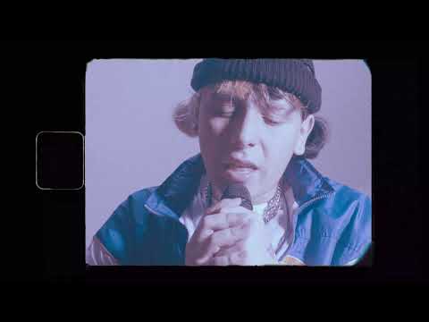 YUNY - Hay Un Fantasma Afuera (Official Video)