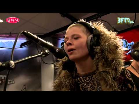 Kovacs - 'I've Seen That Face Before' Live | 3FM Live | NPO 3FM