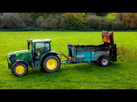 MUCK SPREADING IN THE 6155R!