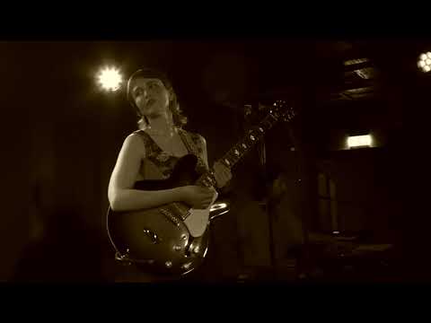 Dana Gavanski - How To Feel Uncomfortable