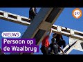 Persoon na uren van Waalbrug gehaald