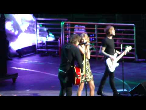 Two is Better Than One - Boys Like Girls ft. Taylor Swift @ Jingle Ball NYC 12/11/09