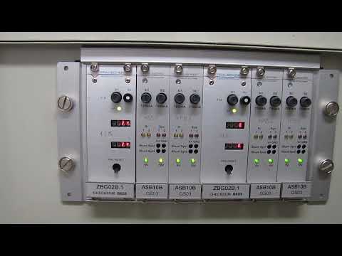 Frauscher axle counter in action - double 471 CityElefant unit enters and leaves counted section