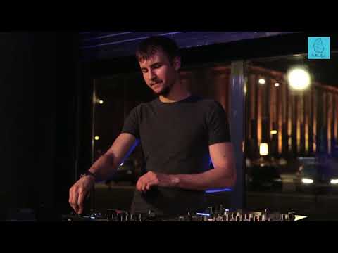 The Blue Oyster: Nikos Budi / 20.01 / 20 - 21