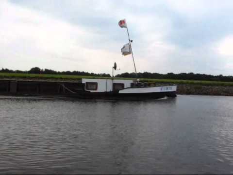 Vorbeifahrt Binnenschiff Atlantis - GMS - 04002240 zu Berg auf der Hunte