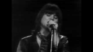 Linda Ronstadt - Love Is A Rose - 12/6/1975 - Capitol Theatre (Official)