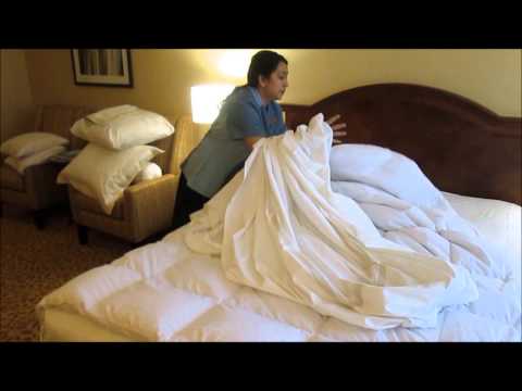 Vancouver Airport Marriott - How to Make the Perfect Bed
