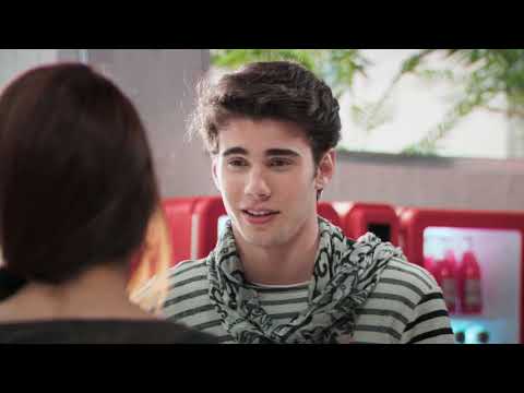 Bia escucha la plática de Manuel y Mara