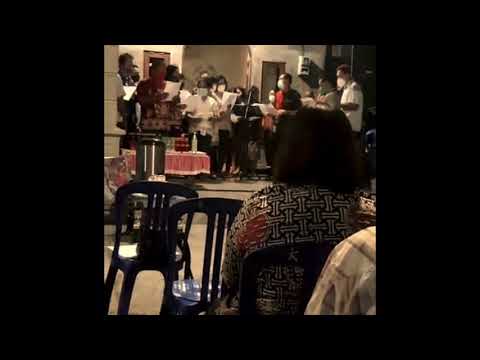 Koor Keluarga Dalam Rangka Kebaktian Mengenang 40 Hari Bue H.Calvin D Tagab