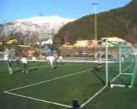 Espen Pedersen med god redning her.Varfjell mot Måndalen