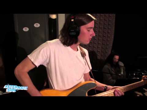 Wild Nothing  - "The Blue Dress" (Live at WFUV)