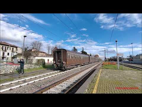 IL GRAN SALUTO DEL TRENO STORICO IN TRANSITO A BORGO S. DALMAZZO (CN) DOM. 4 - 12 - 2022.