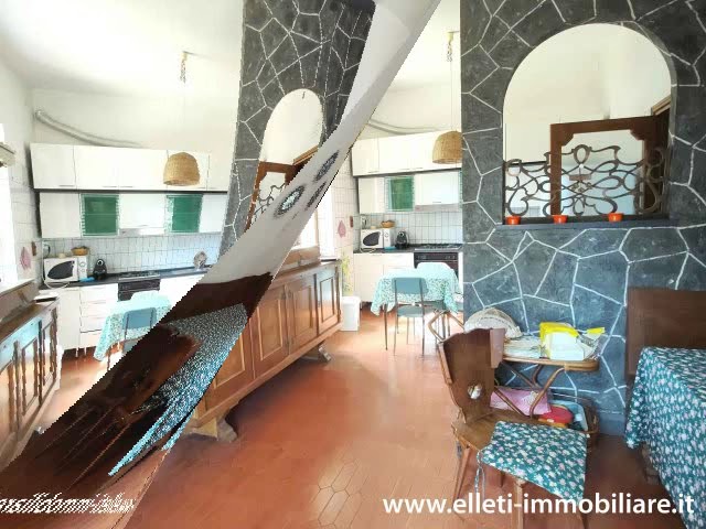 POVEROMO - In zona riservata e immersa nel verde, incantevole villa con parco privato sui quattro l