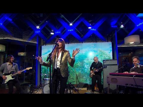 Saturday Sessions: Lou Doillon performs "Lay Low"