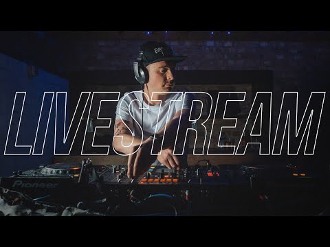 Dropping those beats LIVE!