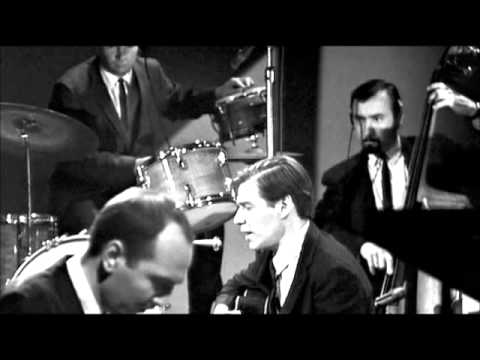 TOM JOBIM  One Note Samba & Desafinado  1964