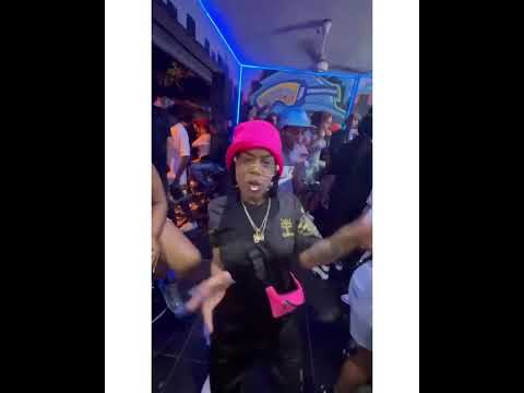 @MenorQueen bailando en la 42 💯😍