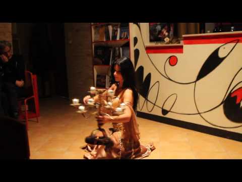 ALESSANDRA GIULIANI DANZA CON IL CANDELABRO