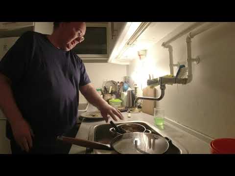 MongoTV_5991 - Min Aftensmad - DANISH MUKBANG - Del 2 - MEDISTERPØLSE Med KARTOFLER og BRUN SOVS